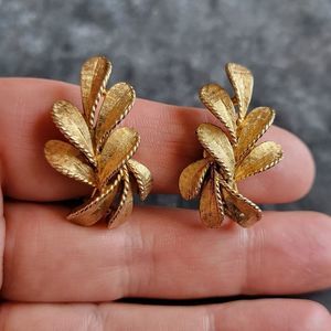 Franoisvintage Earrings Clip-On Textured Goldtone